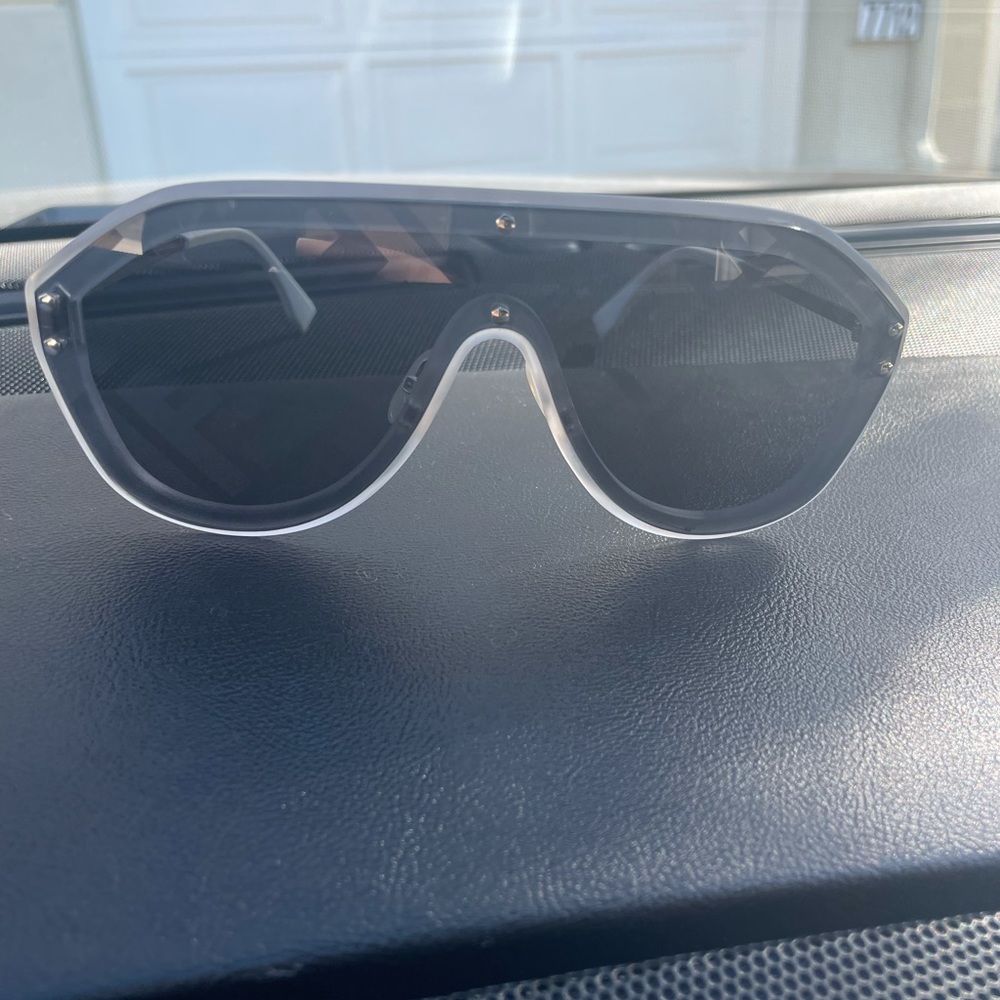 Fendi sunglasses - Picture 3 of 3